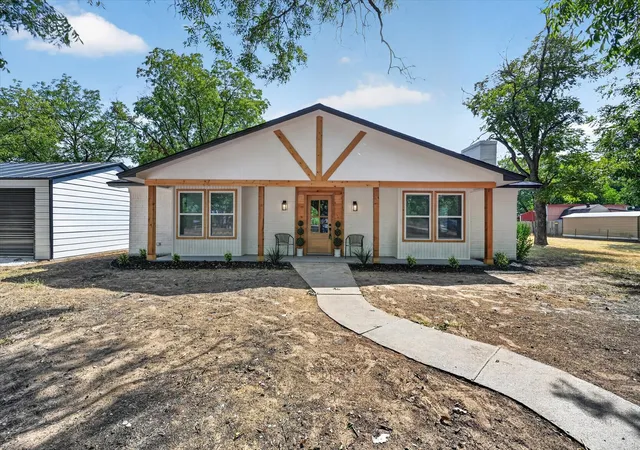 Photo 1 of Single family home for sale at 4512 Cross Timber Rd, Burleson, TX 76028 | MLS# 21390208 | Listing updated on 2026-09-26