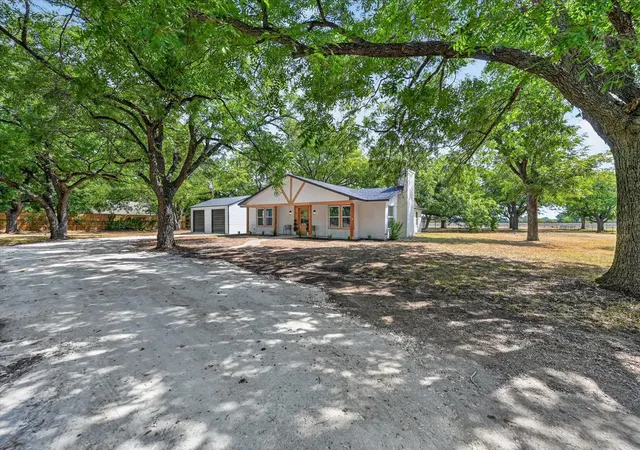 Photo 3 of Single family home for sale at 4512 Cross Timber Rd, Burleson, TX 76028 | MLS# 21390208 | Listing updated on 2026-09-26