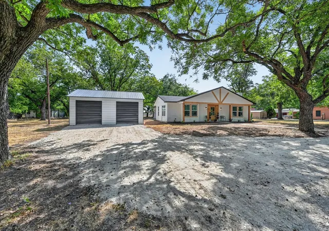 Photo 3 of Single family home for sale at 4512 Cross Timber Rd, Burleson, TX 76028 | MLS# 21390208 | Listing updated on 2026-09-26