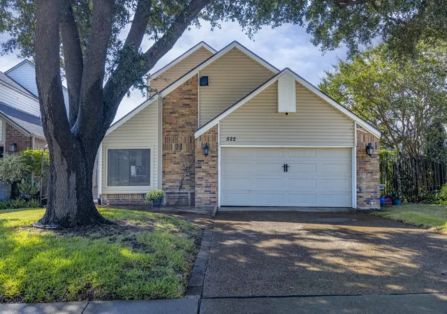 Photo 3 of Single family home for sale at 522 Briarcliff Dr, Garland, TX 75043 | MLS# 21387649 | Listing updated on 2026-10-07