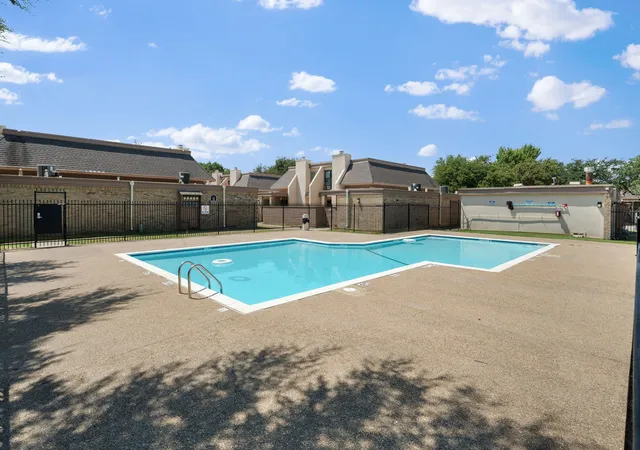 Listing Photo 5 - Condo for sale in building located at 3121 Park Ln, Dallas, TX 75220 - Unit #1107