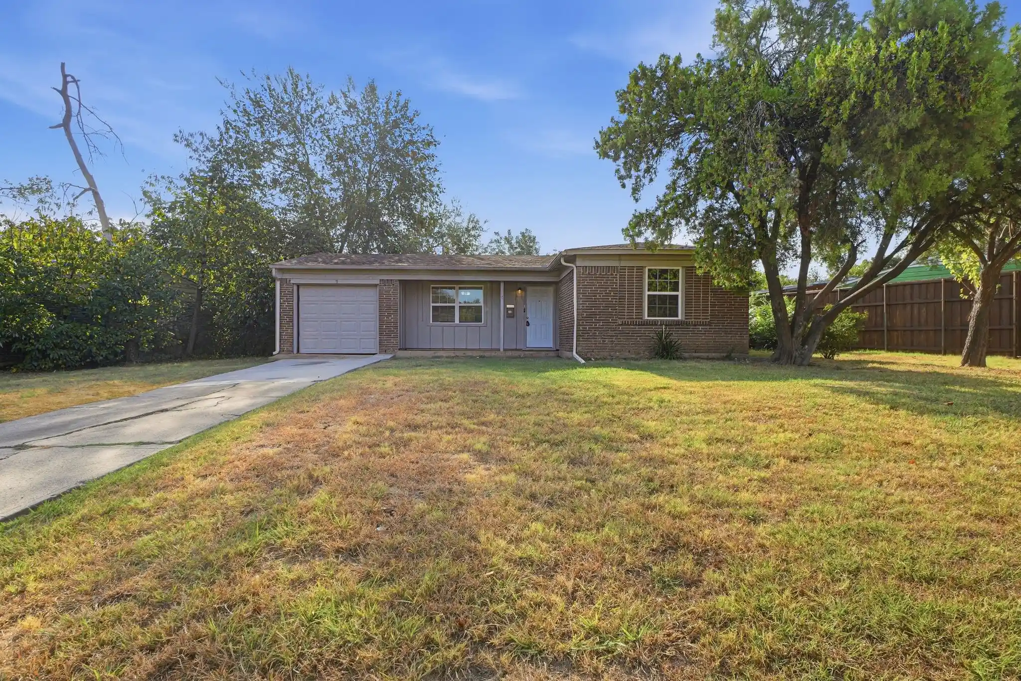 Photo 1 of Single family home for sale at 4500 Sherwood Dr, Mesquite, TX 75150 | MLS# 21329619 | Listing updated on 2026-10-16