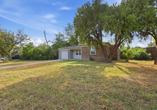 Photo 2 of Single family home for sale at 4500 Sherwood Dr, Mesquite, TX 75150 | MLS# 21329619 | Listing updated on 2026-09-21