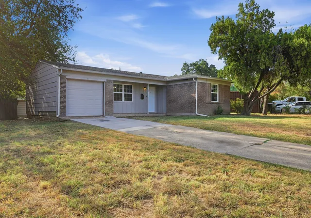 Photo 3 of Single family home for sale at 4500 Sherwood Dr, Mesquite, TX 75150 | MLS# 21329619 | Listing updated on 2026-09-21