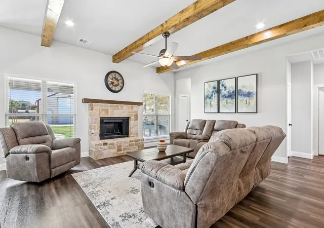 Photo 3 of Single family home for sale at 10189 Kildee Trl, Sanger, TX 76266 | MLS# 21389923 | Listing updated on 2026-09-30