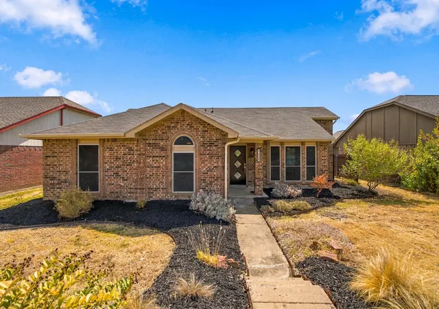 Photo 1 of Sale Pending at 4405 Queen Cir, The Colony, TX 75056 | MLS# 21390914 | Listing updated on 2026-10-05