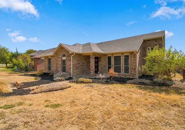 Photo 2 of Sale Pending at 4405 Queen Cir, The Colony, TX 75056 | MLS# 21390914 | Listing updated on 2026-10-05