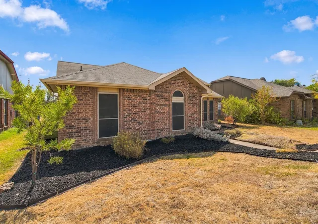 Photo 3 of Sale Pending at 4405 Queen Cir, The Colony, TX 75056 | MLS# 21390914 | Listing updated on 2026-10-05