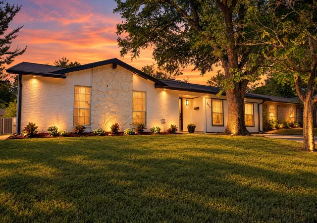 Photo 2 of Sale Pending at 313 Boulder Ct, Burleson, TX 76028 | MLS# 21390885 | Listing updated on 2026-10-06