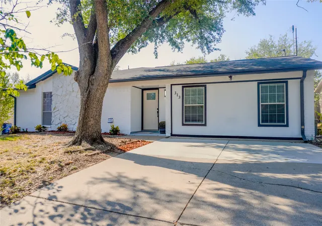 Photo 3 of Sale Pending at 313 Boulder Ct, Burleson, TX 76028 | MLS# 21390885 | Listing updated on 2026-10-06
