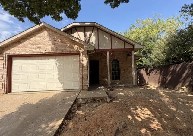 Single family home for sale at 623 Moss Rose Ct, Dallas, TX 75217 | MLS# 21390616