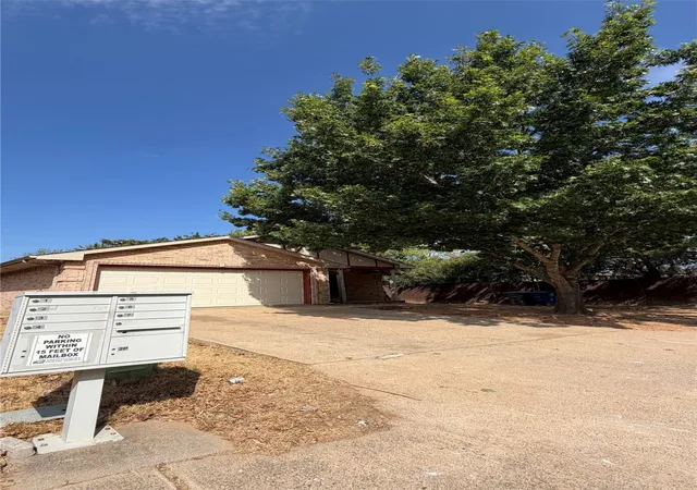 Photo 2 of Single family home for sale at 623 Moss Rose Ct, Dallas, TX 75217 | MLS# 21390616 | Listing updated on 2026-10-09