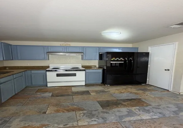 Photo 3 of Single family home for sale at 623 Moss Rose Ct, Dallas, TX 75217 | MLS# 21390616 | Listing updated on 2026-10-09