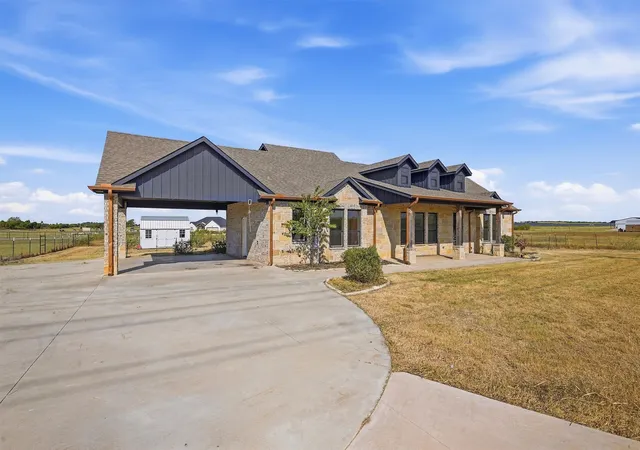 Photo 2 of Single family home for sale at 4009 Fm 901, Whitesboro, TX 76273 | MLS# 21387663 | Listing updated on 2026-10-07