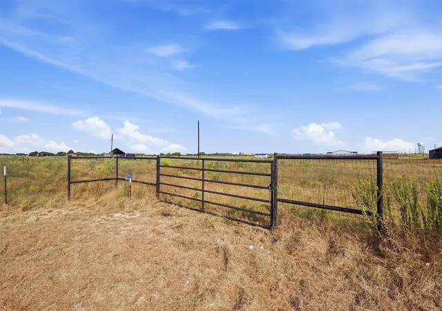Photo 3 of Single family home for sale at 4009 Fm 901, Whitesboro, TX 76273 | MLS# 21387663 | Listing updated on 2026-10-07