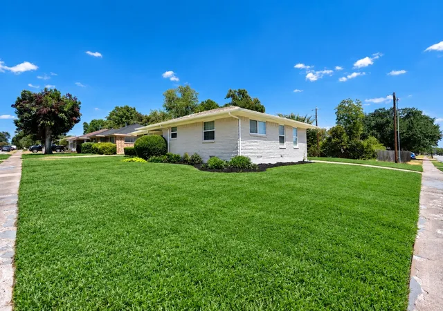 Photo 2 of Single family home for sale at 4322 Ashville Dr, Garland, TX 75041 | MLS# 21390837 | Listing updated on 2026-09-29