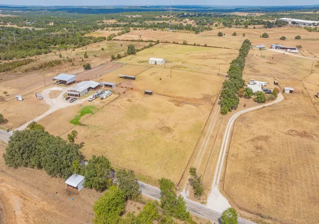 Photo 3 of Single family home for sale at 7829 County Rd 176, Stephenville, TX 76401 | MLS# 21390934 | Listing updated on 2026-09-19