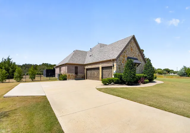 Photo 3 of Single family home for sale at 2595 Hendrix Ave W, Allen, TX 75002 | MLS# 21390197 | Listing updated on 2026-09-27