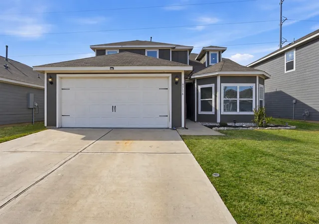 Photo 1 of Single family home for sale at 9716 Teton Vista Dr, Fort Worth, TX 76140 | MLS# 21390938 | Listing updated on 2026-09-23