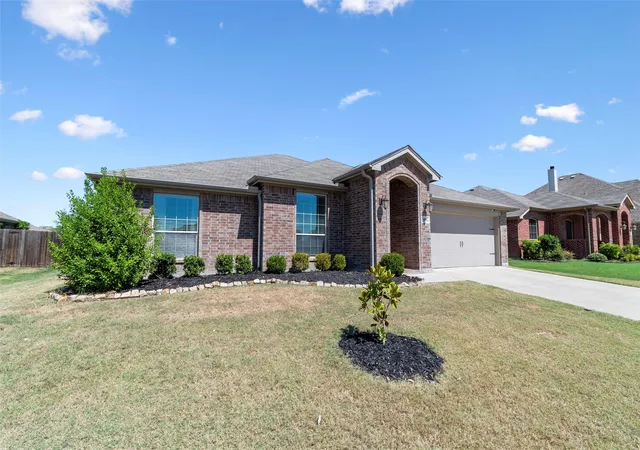 Photo 3 of Single family home for sale at 400 Acadia Ln, Forney, TX 75126 | MLS# 21390929 | Listing updated on 2026-09-19