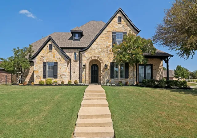 Photo 1 of Sale Pending at 701 Starlight Pass, Rockwall, TX 75032 | MLS# 21389557 | Listing updated on 2026-10-07