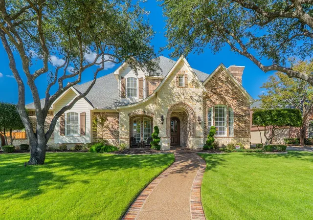 Photo 1 of Single family home for sale at 3 Lantern Dr, Rockwall, TX 75032 | MLS# 21390517 | Listing updated on 2026-10-08