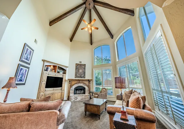 Photo 2 of Single family home for sale at 3 Lantern Dr, Rockwall, TX 75032 | MLS# 21390517 | Listing updated on 2026-10-08