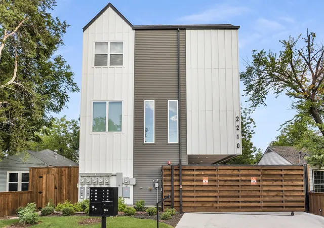 Photo 2 of Condo for sale at 2210 Shea Rd #102, Dallas, TX 75235 | MLS# 21378776 | Listing updated on 2026-10-02