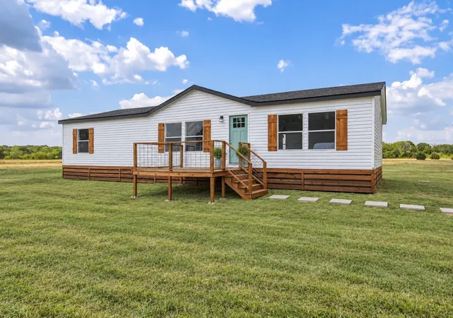 Photo 2 of Manufactured home for sale at 1085 County Rd 4935, Trenton, TX 75490 | MLS# 21390962 | Listing updated on 2026-10-09