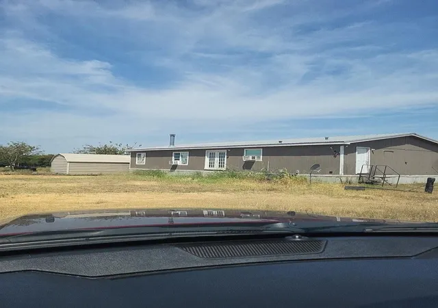 Photo 3 of Manufactured home for sale at 851 County Rd 4625, Trenton, TX 75490 | MLS# 21390968 | Listing updated on 2026-09-21