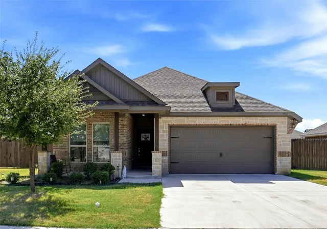 Photo 1 of Single family home for sale at 952 Sam St, Springtown, TX 76082 | MLS# 21390946 | Listing updated on 2026-09-21