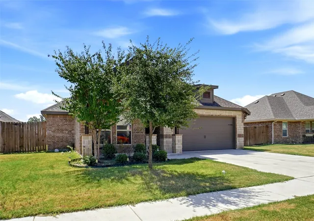 Photo 2 of Single family home for sale at 952 Sam St, Springtown, TX 76082 | MLS# 21390946 | Listing updated on 2026-09-21