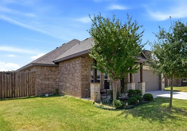 Photo 3 of Single family home for sale at 952 Sam St, Springtown, TX 76082 | MLS# 21390946 | Listing updated on 2026-09-21