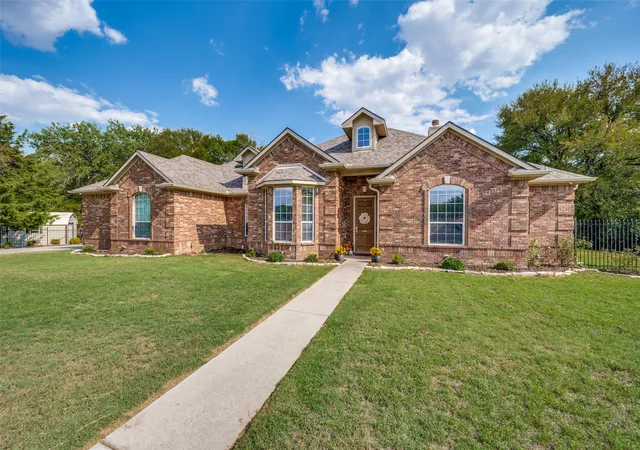 Photo 1 of Single family home for sale at 1620 Linda Dr, Sherman, TX 75090 | MLS# 21390947 | Listing updated on 2026-10-03