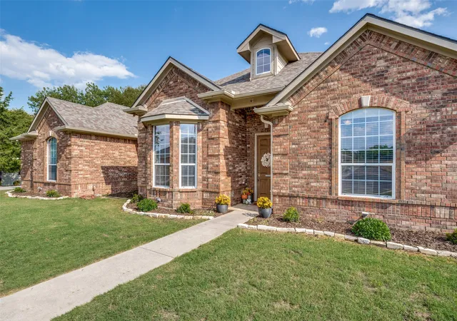 Photo 2 of Single family home for sale at 1620 Linda Dr, Sherman, TX 75090 | MLS# 21390947 | Listing updated on 2026-10-03
