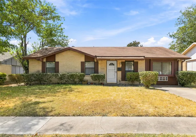 Single family home for sale at 5434 Laredo Ln, Garland, TX 75043 | MLS# 21390976