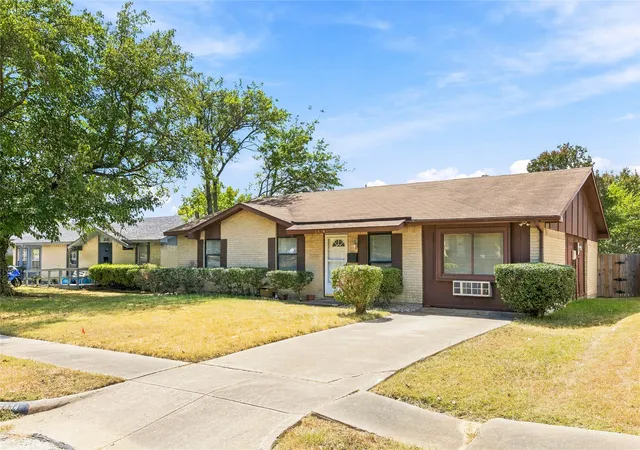 Photo 3 of Single family home for sale at 5434 Laredo Ln, Garland, TX 75043 | MLS# 21390976 | Listing updated on 2026-10-09