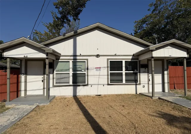 Multi family home for sale at 400 Lansing St, Dallas, TX 75203 | MLS# 21390944