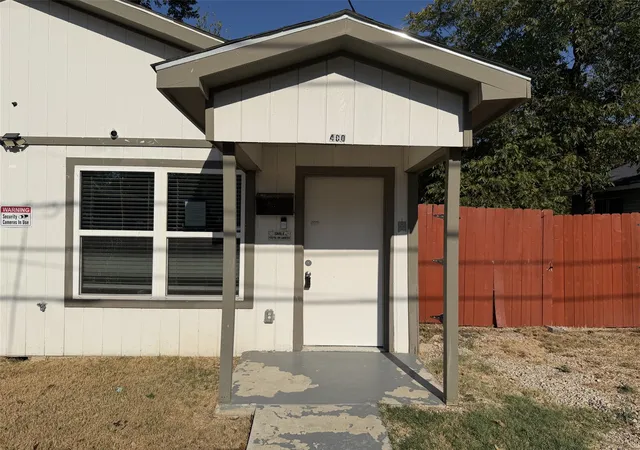 Photo 2 of Multi family home for sale at 400 Lansing St, Dallas, TX 75203 | MLS# 21390944 | Listing updated on 2026-10-06