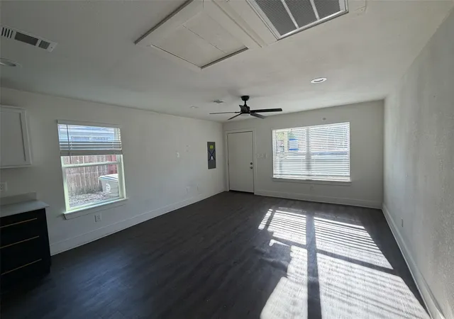 Photo 3 of Multi family home for sale at 400 Lansing St, Dallas, TX 75203 | MLS# 21390944 | Listing updated on 2026-10-06