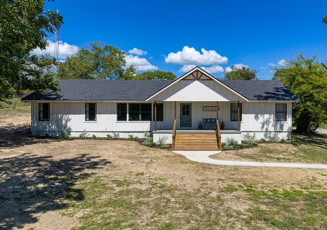 Photo 1 of Single family home for sale at 1841 E Us Hwy 80, Mineola, TX 75773 | MLS# 21387783 | Listing updated on 2026-09-21