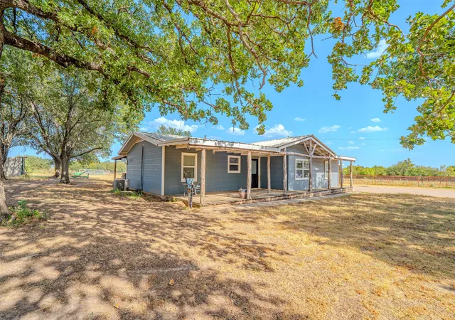 Photo 1 of Single family home for sale at 611 Billings Rd, Tolar, TX 76476 | MLS# 21390990 | Listing updated on 2026-09-19