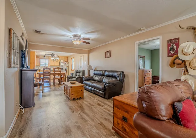 Photo 3 of Single family home for sale at 611 Billings Rd, Tolar, TX 76476 | MLS# 21390990 | Listing updated on 2026-09-19