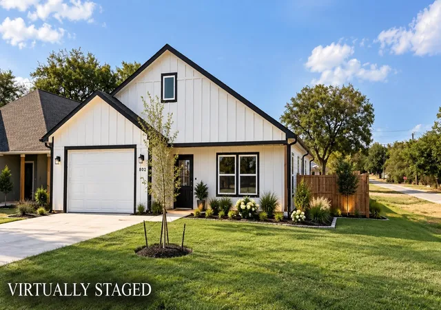 Photo 1 of Single family home for sale at 302 W Pine St, Whitewright, TX 75491 | MLS# 21386585 | Listing updated on 2026-09-19