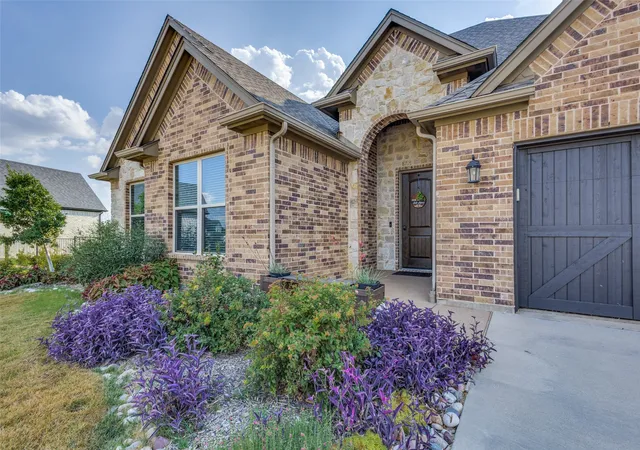 Photo 3 of Single family home for sale at 1605 Covered Brg Ct, Gunter, TX 75058 | MLS# 21391010 | Listing updated on 2026-09-19