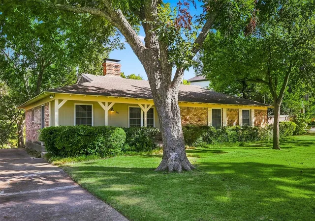 Photo 2 of Sale Pending at 802 Saint Lukes #Dr., Richardson, TX 75080 | MLS# 21374823 | Listing updated on 2026-10-08