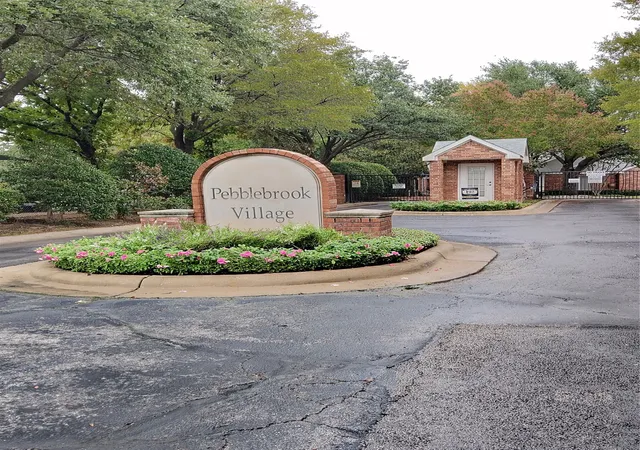 Condo for sale at 918 Bridges Dr, Arlington, TX 76012 | MLS# 21387524