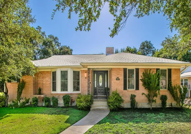 Photo 1 of Single family home for sale at 5220 Lake Charles Dr, Waco, TX 76710 | MLS# 21389806 | Listing updated on 2026-09-30