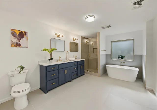 Photo 4 of Sale Pending at 224 Mountain View Dr, Azle, TX 76020 | MLS# 21389615 | Listing updated on 2026-09-26