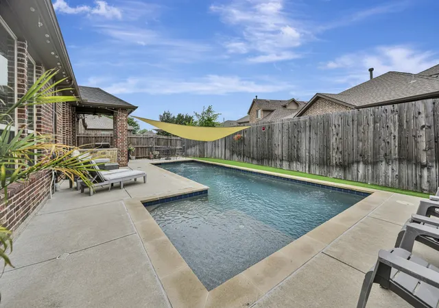 Photo 3 of Single family home for sale at 409 Middleton Dr, Roanoke, TX 76262 | MLS# 21390393 | Listing updated on 2026-09-26